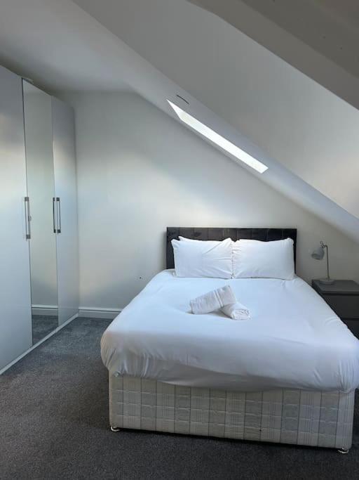 Apartment Large 4 Bed, Walking Distance To Centre - Sleeps 8 *