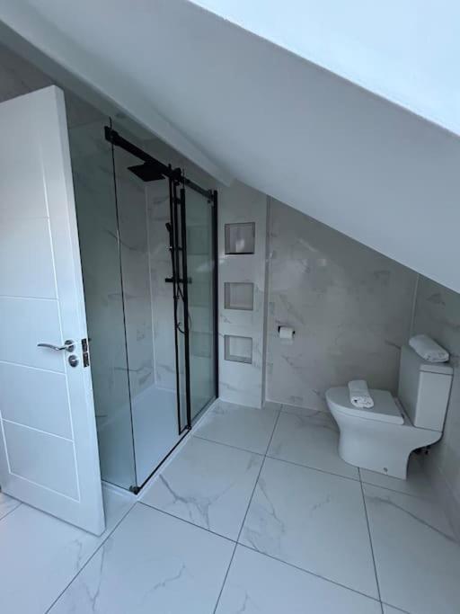 Apartment Large 4 Bed, Walking Distance To Centre - Sleeps 8