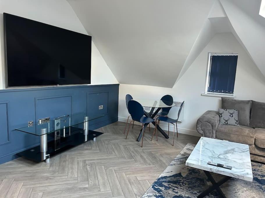 Large 4 Bed, Walking Distance To Centre - Sleeps 8 Cardiff