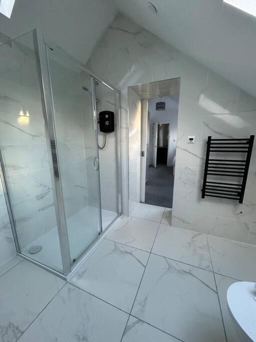 Apartment Large 4 Bed, Walking Distance To Centre - Sleeps 8