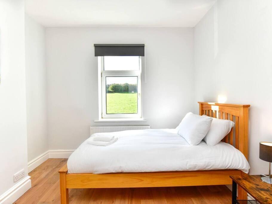 Holiday home Entire 5 Bedroom House & Parking *