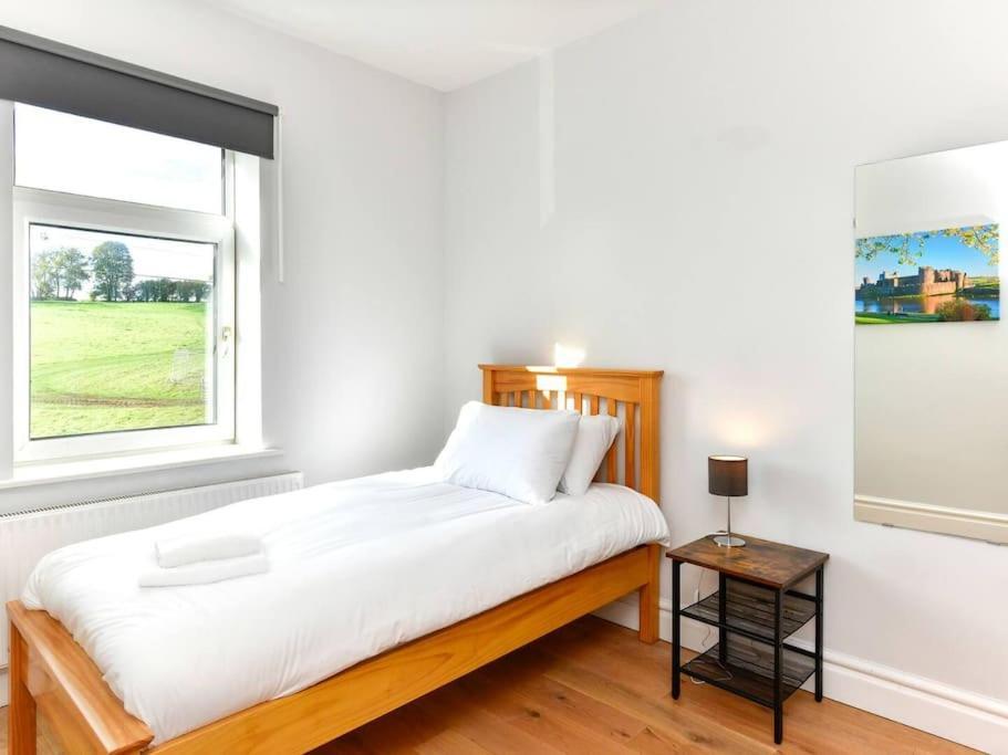 Holiday home Entire 5 Bedroom House & Parking