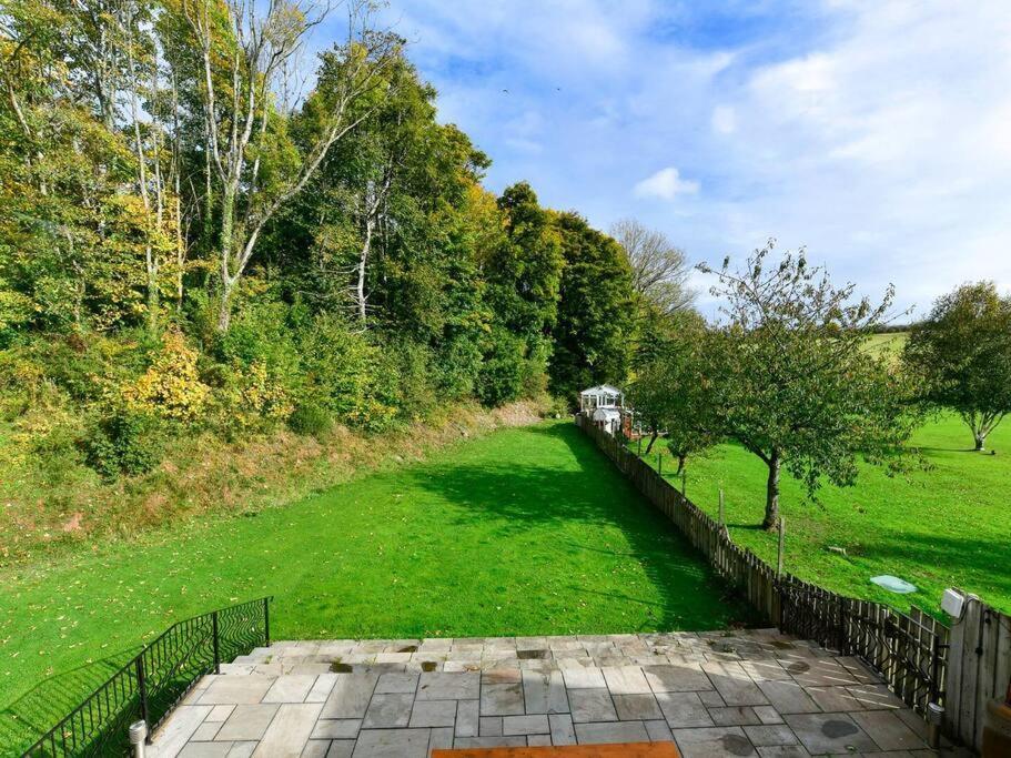 Entire 5 Bedroom House & Parking Cardiff