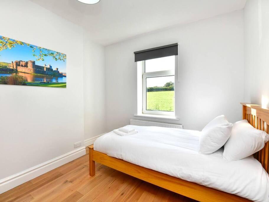 Entire 5 Bedroom House & Parking Holiday home Cardiff