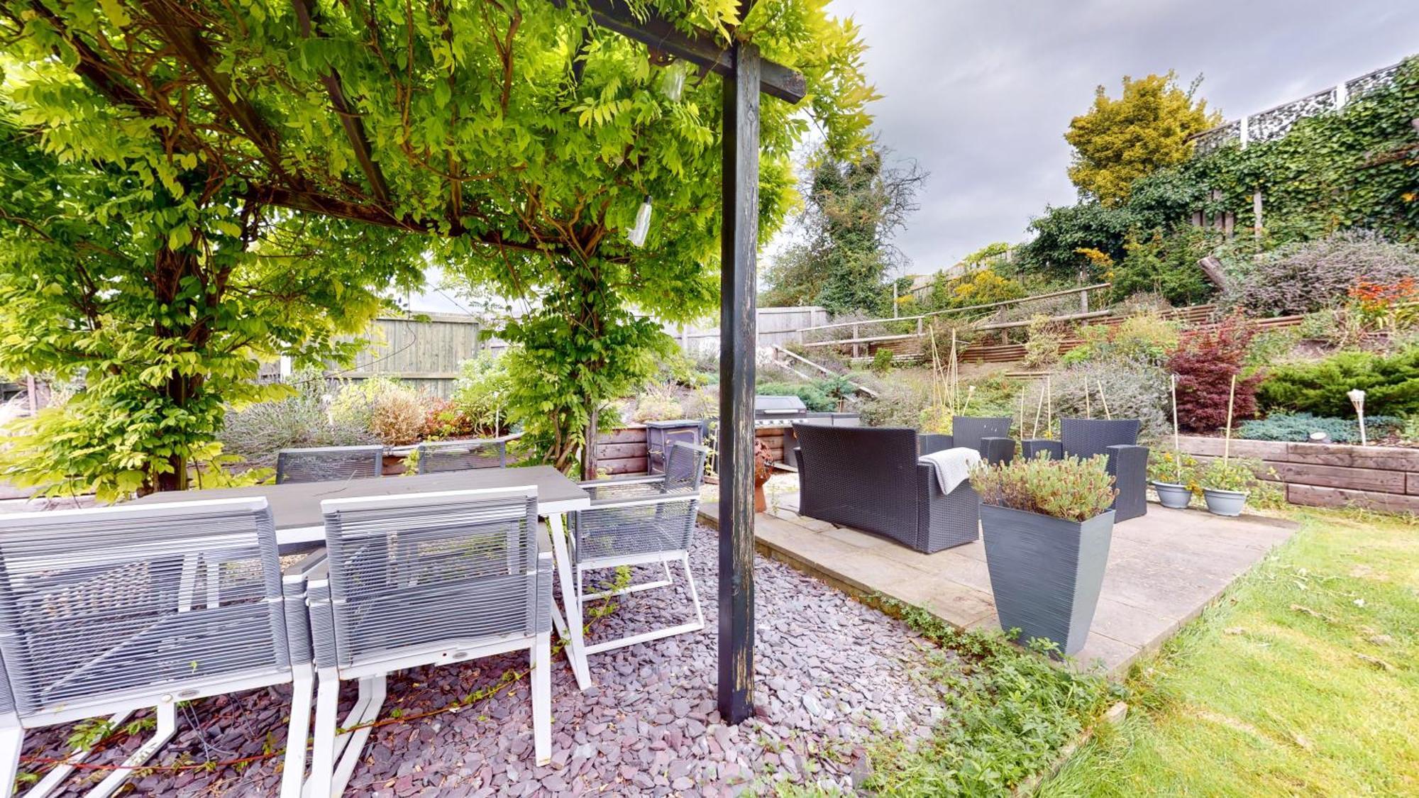 Villa Feel Celebrity Style - 6 Parking Spaces - Pet Friendly - Very Private Cardiff