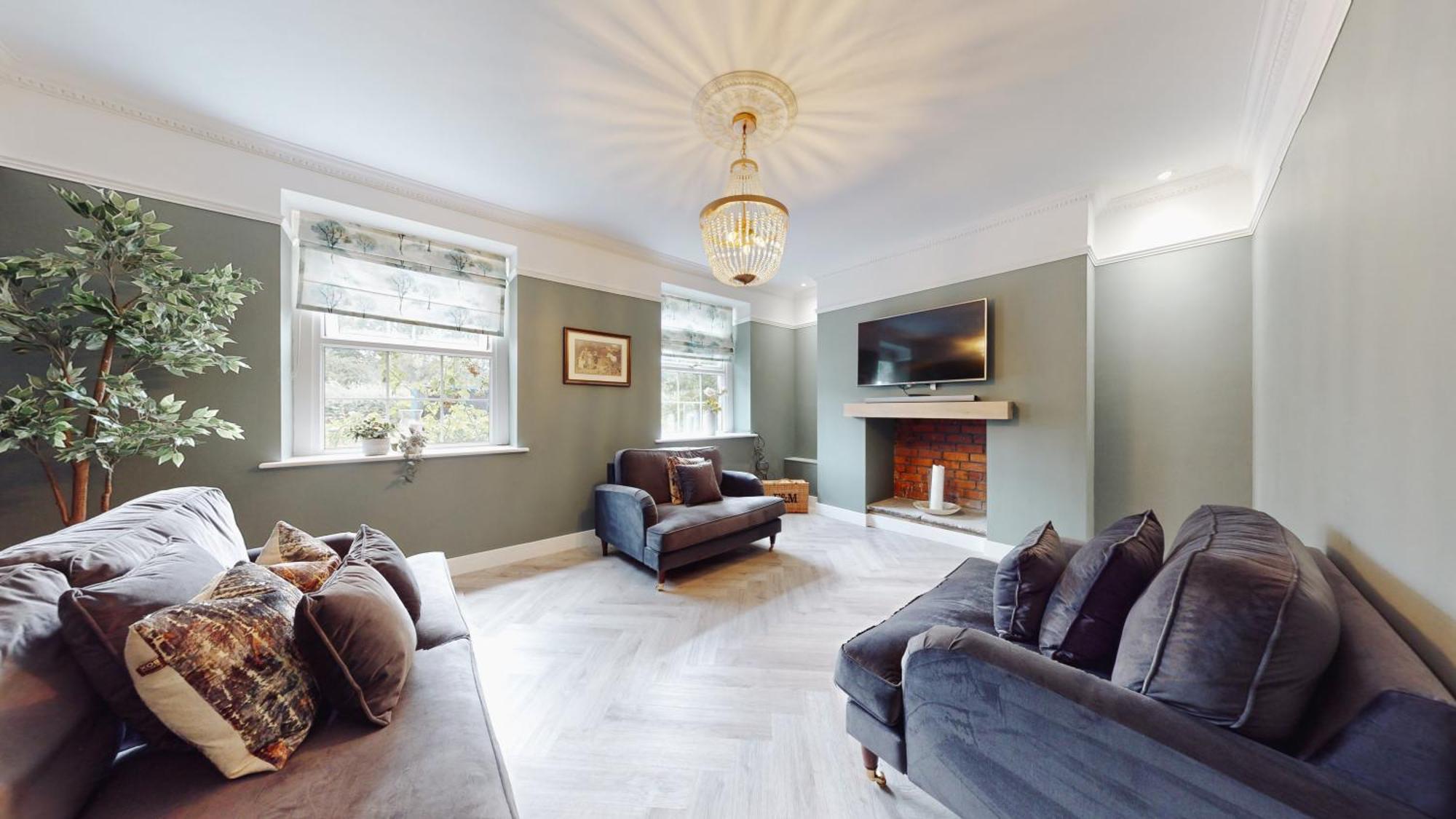 Villa Feel Celebrity Style - 6 Parking Spaces - Pet Friendly - Very Private *