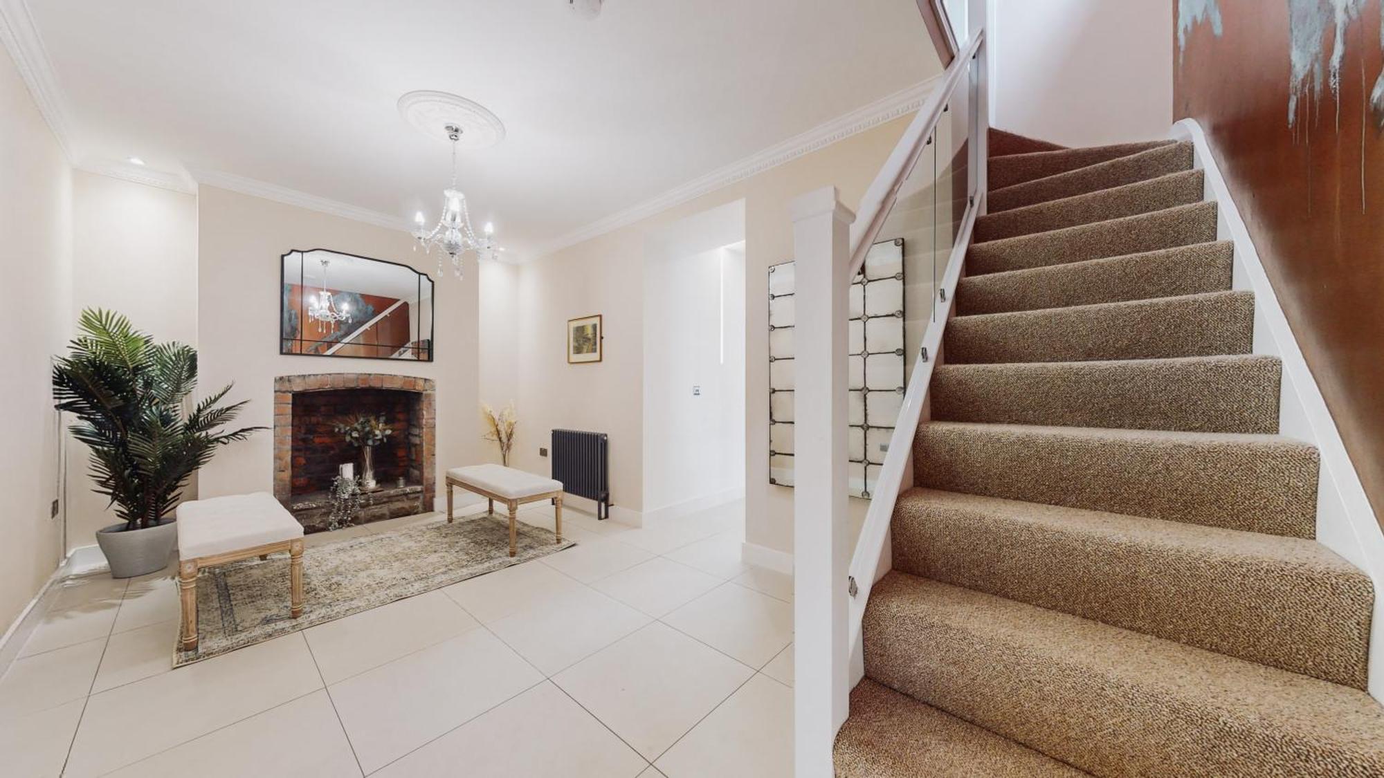Feel Celebrity Style - 6 Parking Spaces - Pet Friendly - Very Private Villa