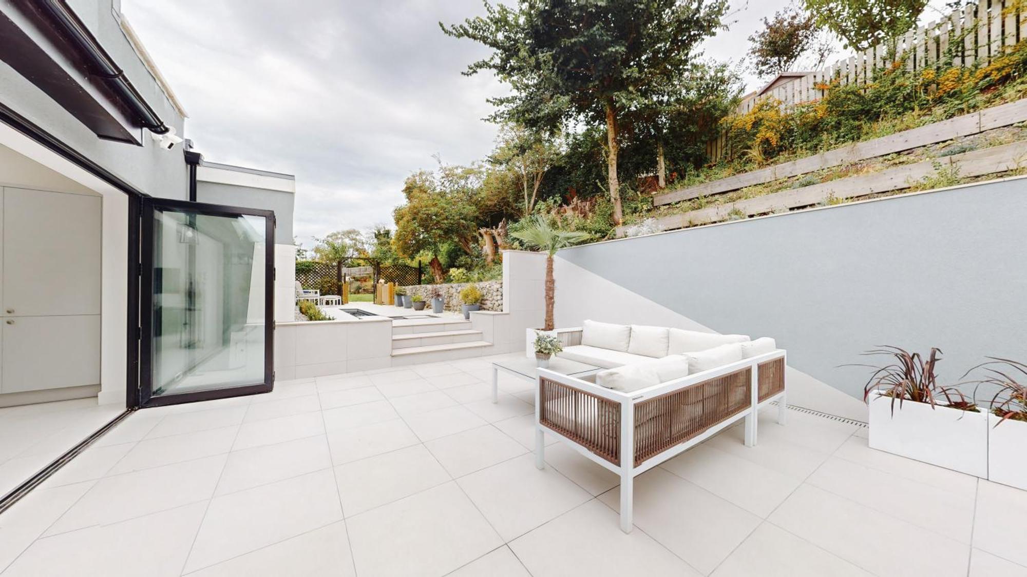 Feel Celebrity Style - 6 Parking Spaces - Pet Friendly - Very Private *