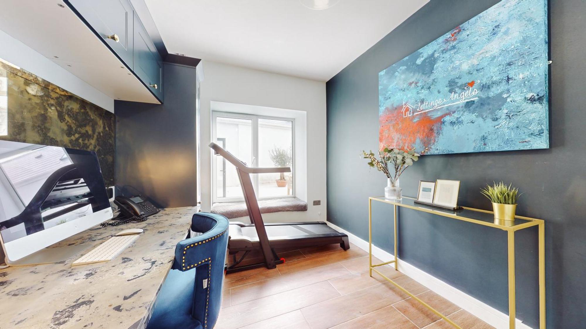 Villa Feel Celebrity Style - 6 Parking Spaces - Pet Friendly - Very Private *