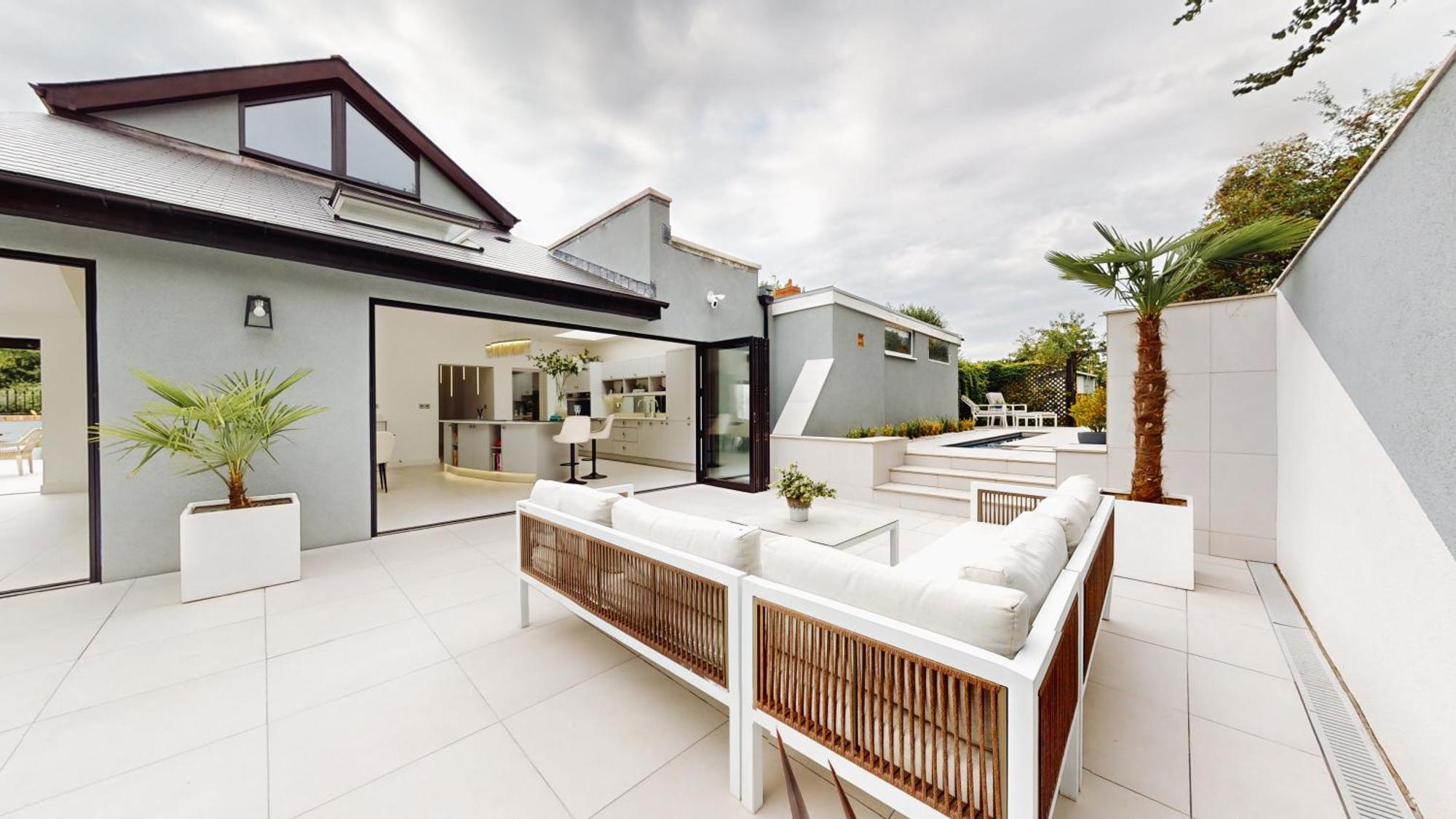 Villa Feel Celebrity Style - 6 Parking Spaces - Pet Friendly - Very Private Cardiff