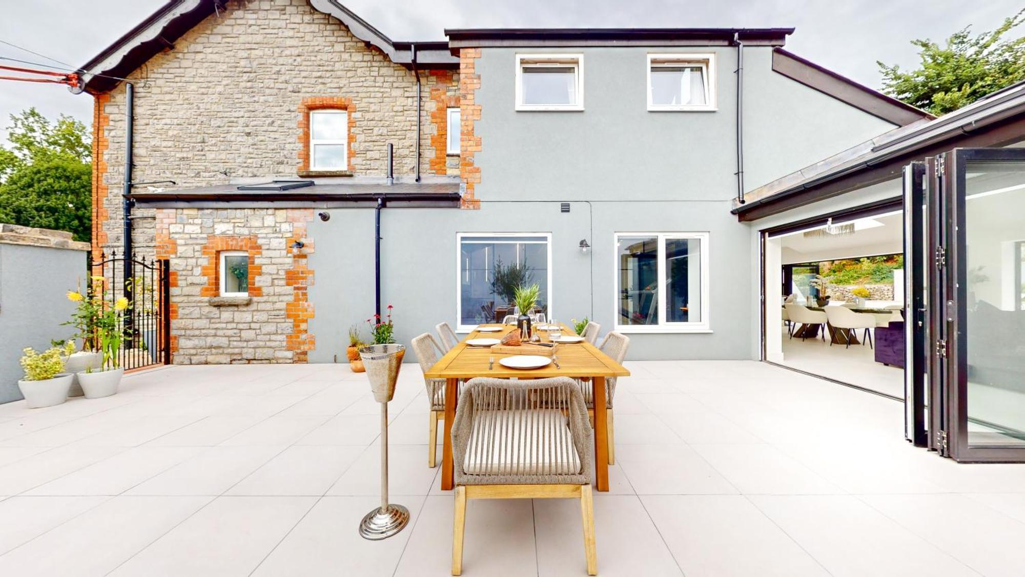 Feel Celebrity Style - 6 Parking Spaces - Pet Friendly - Very Private Villa Cardiff