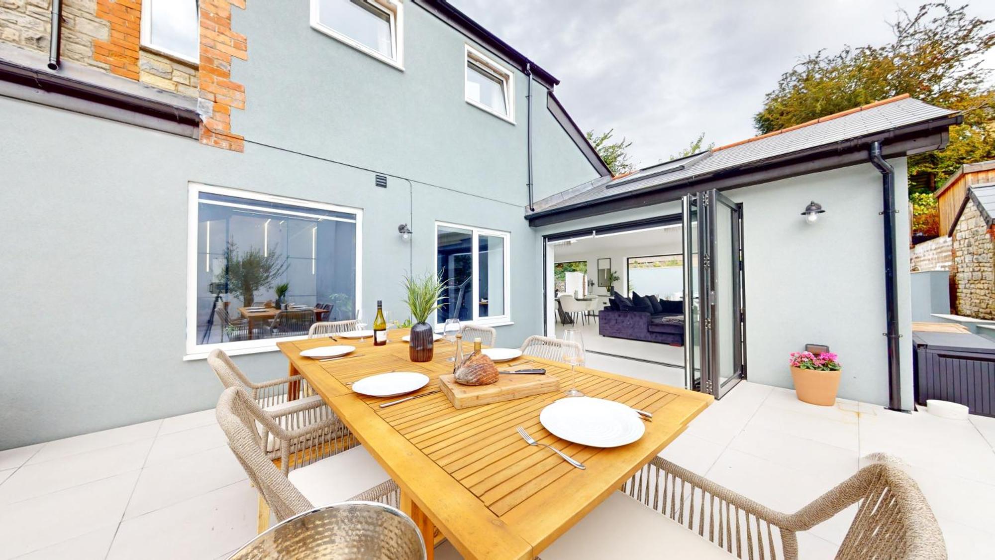 Feel Celebrity Style - 6 Parking Spaces - Pet Friendly - Very Private *