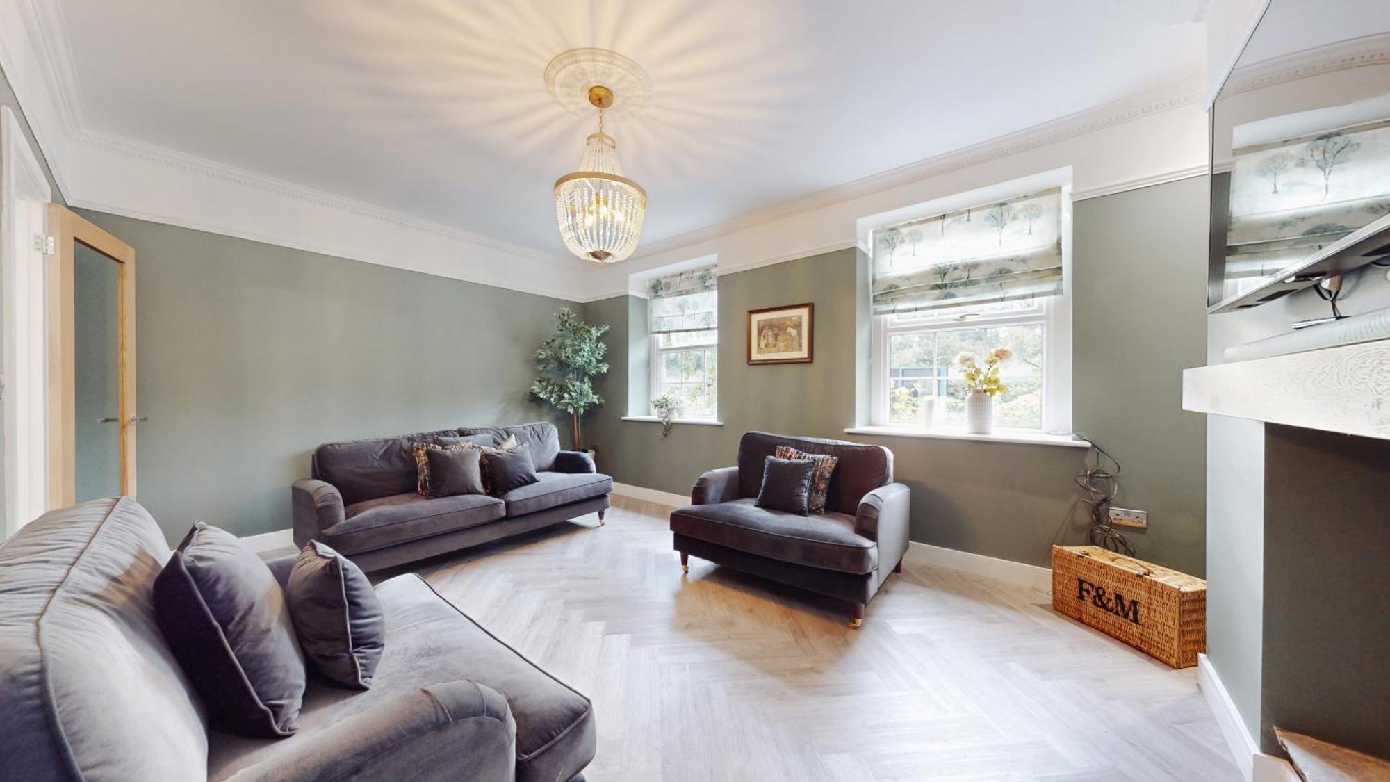 Feel Celebrity Style - 6 Parking Spaces - Pet Friendly - Very Private Villa *