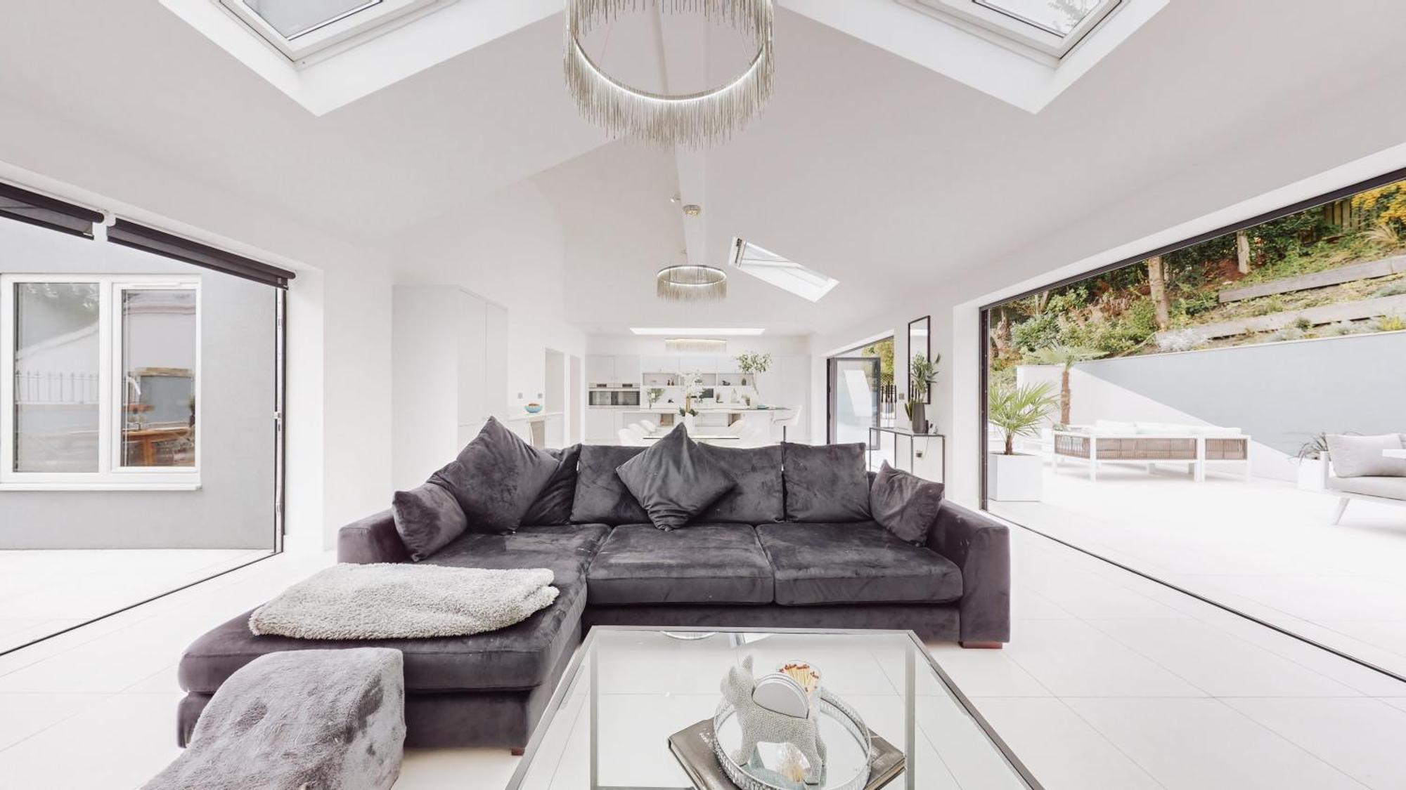 Villa Feel Celebrity Style - 6 Parking Spaces - Pet Friendly - Very Private *