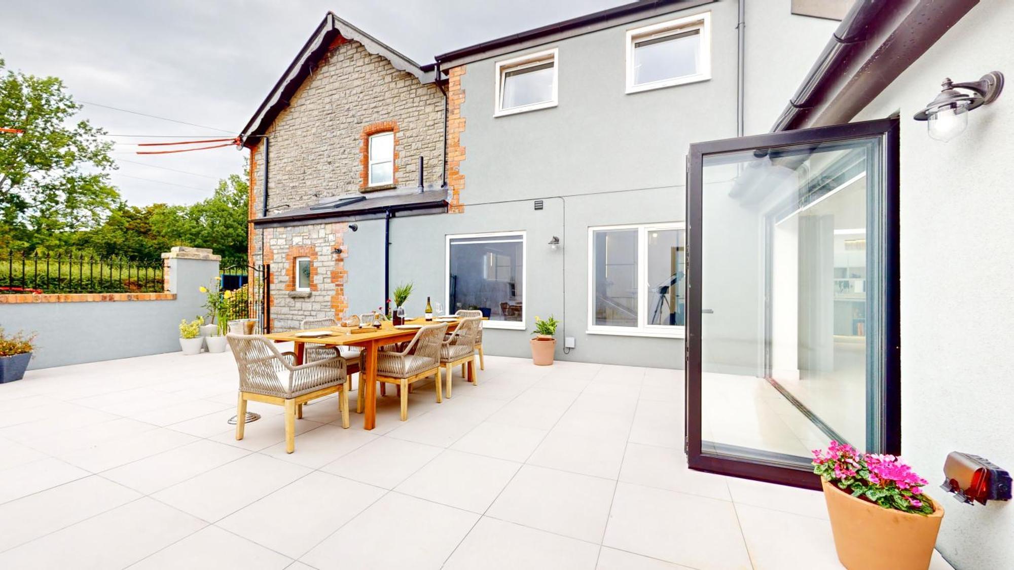 Feel Celebrity Style - 6 Parking Spaces - Pet Friendly - Very Private