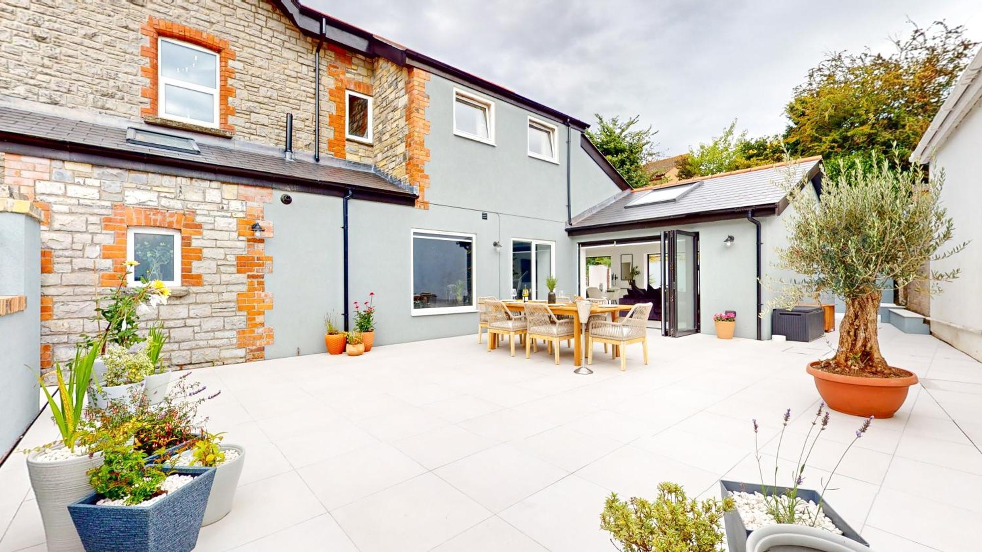 Villa Feel Celebrity Style - 6 Parking Spaces - Pet Friendly - Very Private Cardiff