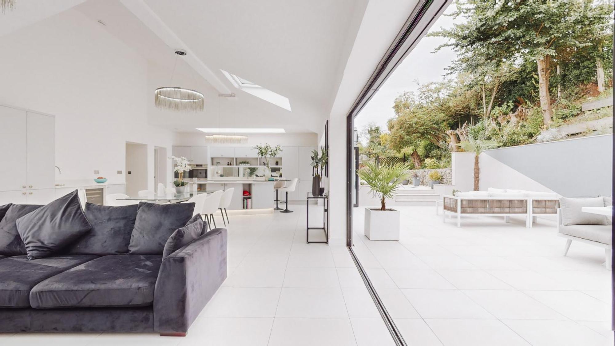 Villa Feel Celebrity Style - 6 Parking Spaces - Pet Friendly - Very Private Cardiff