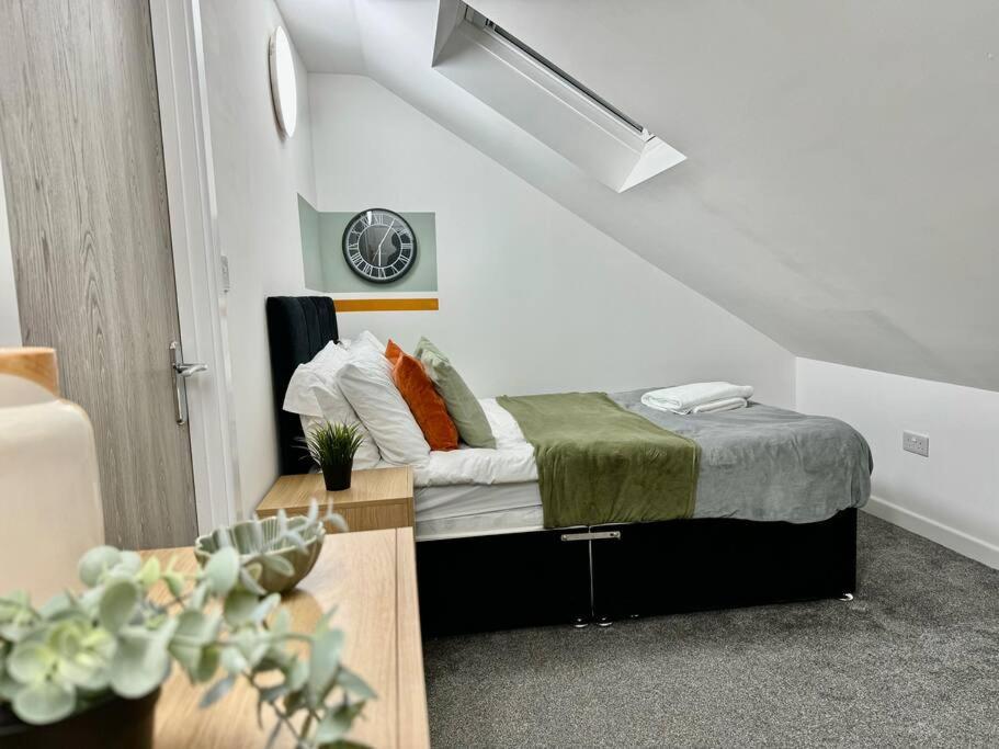 Stylish One Bedroom & A Sofa Bed Apartment