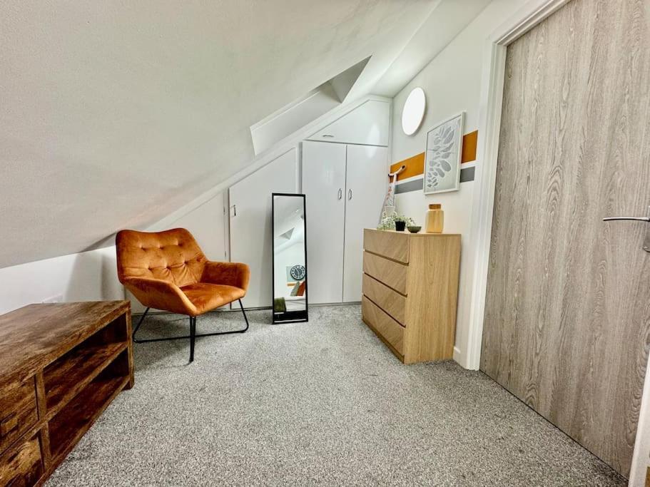 Apartment Stylish One Bedroom & A Sofa Bed