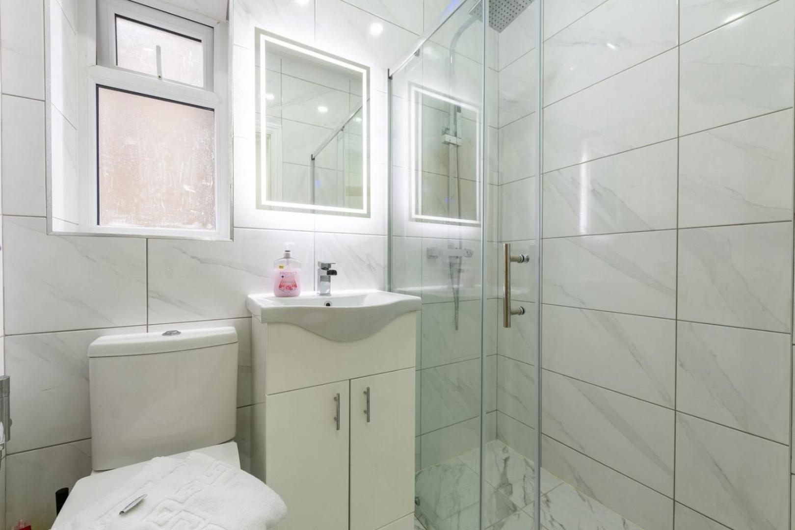 Smart Tv | Wifi | Free Parking Guest house Cardiff