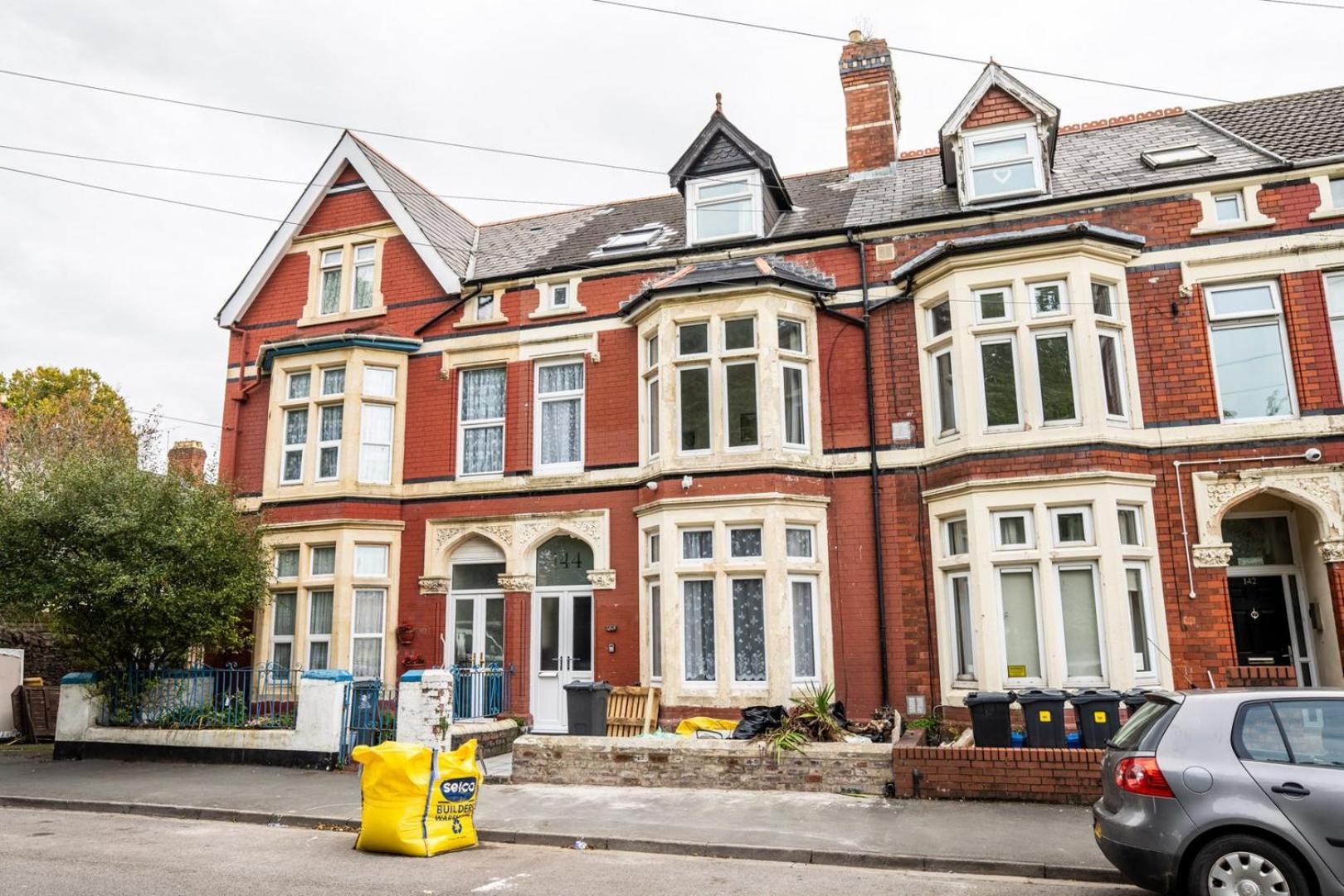 Smart Tv | Wifi | Free Parking Guest house Cardiff