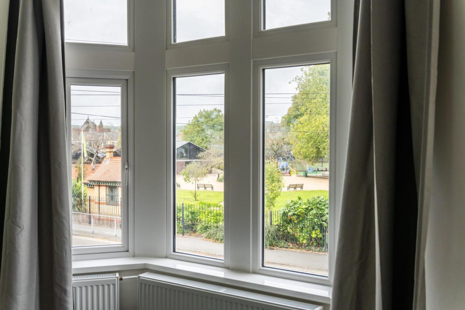 Smart Tv | Wifi | Free Parking Guest house