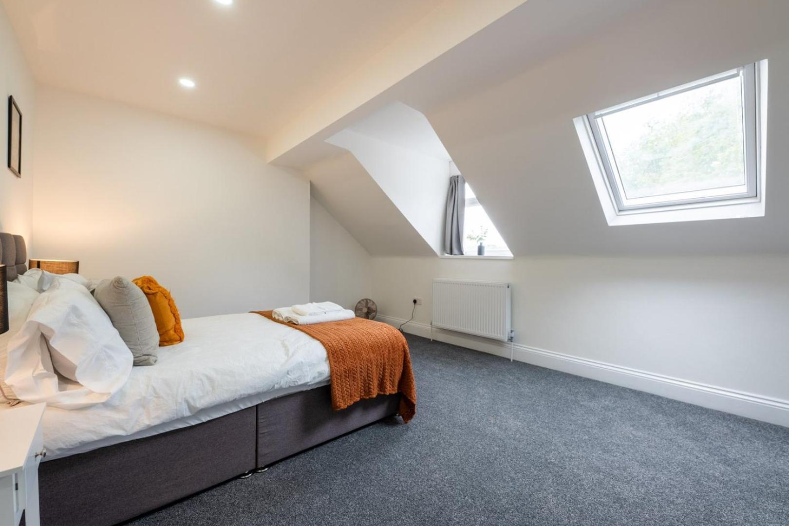 Smart Tv | Wifi | Free Parking Guest house