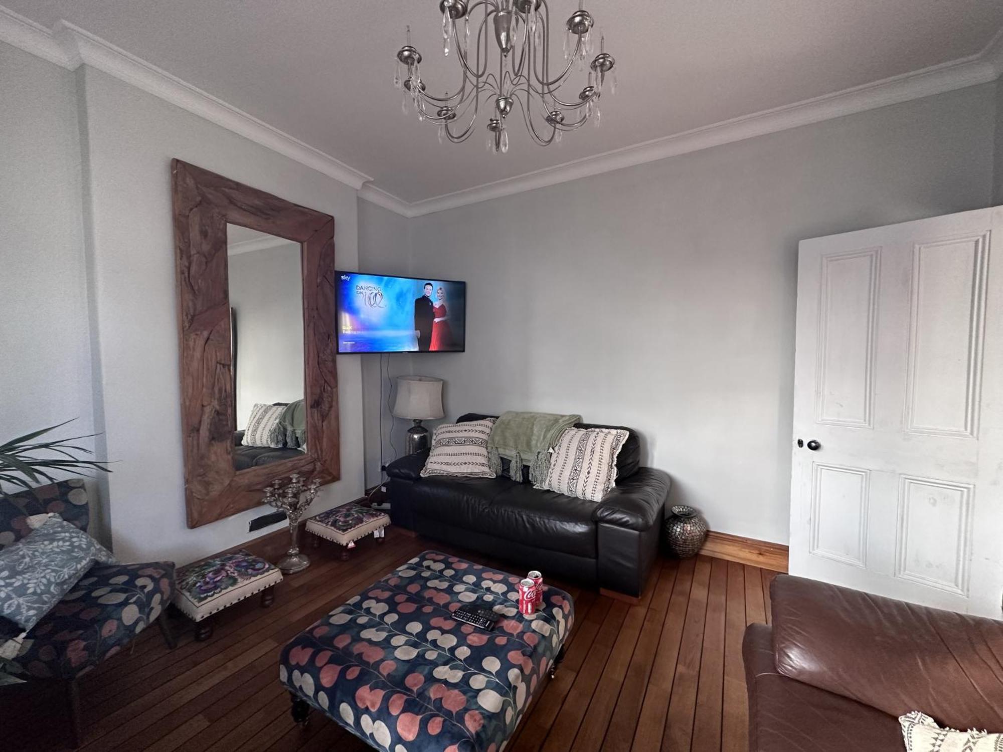 Holiday home Adanhouse-stockland Spacious 5 Bedroom House Sleeps 12 Private Garden Cardiff