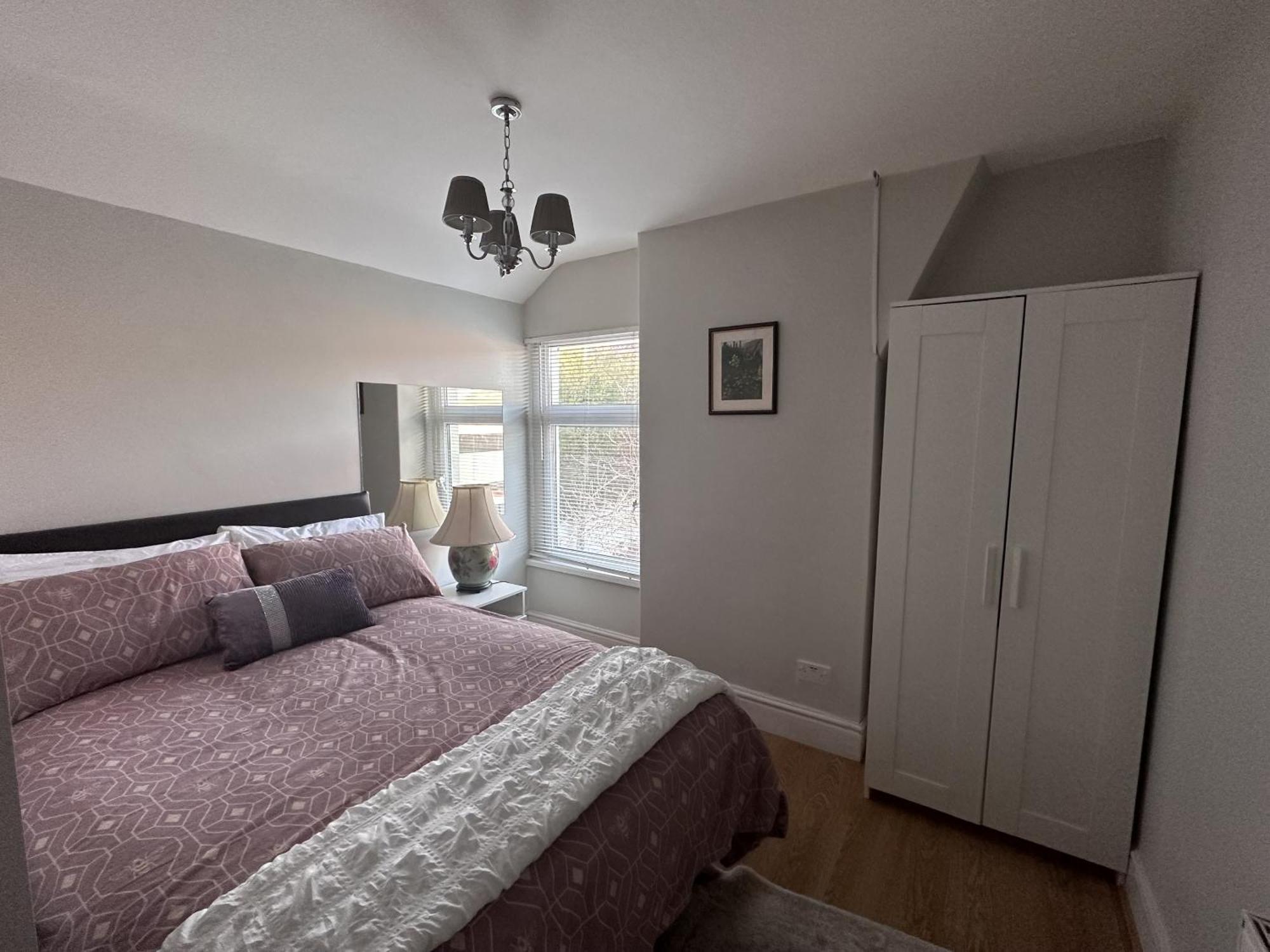 Adanhouse-stockland Spacious 5 Bedroom House Sleeps 12 Private Garden Holiday home Cardiff