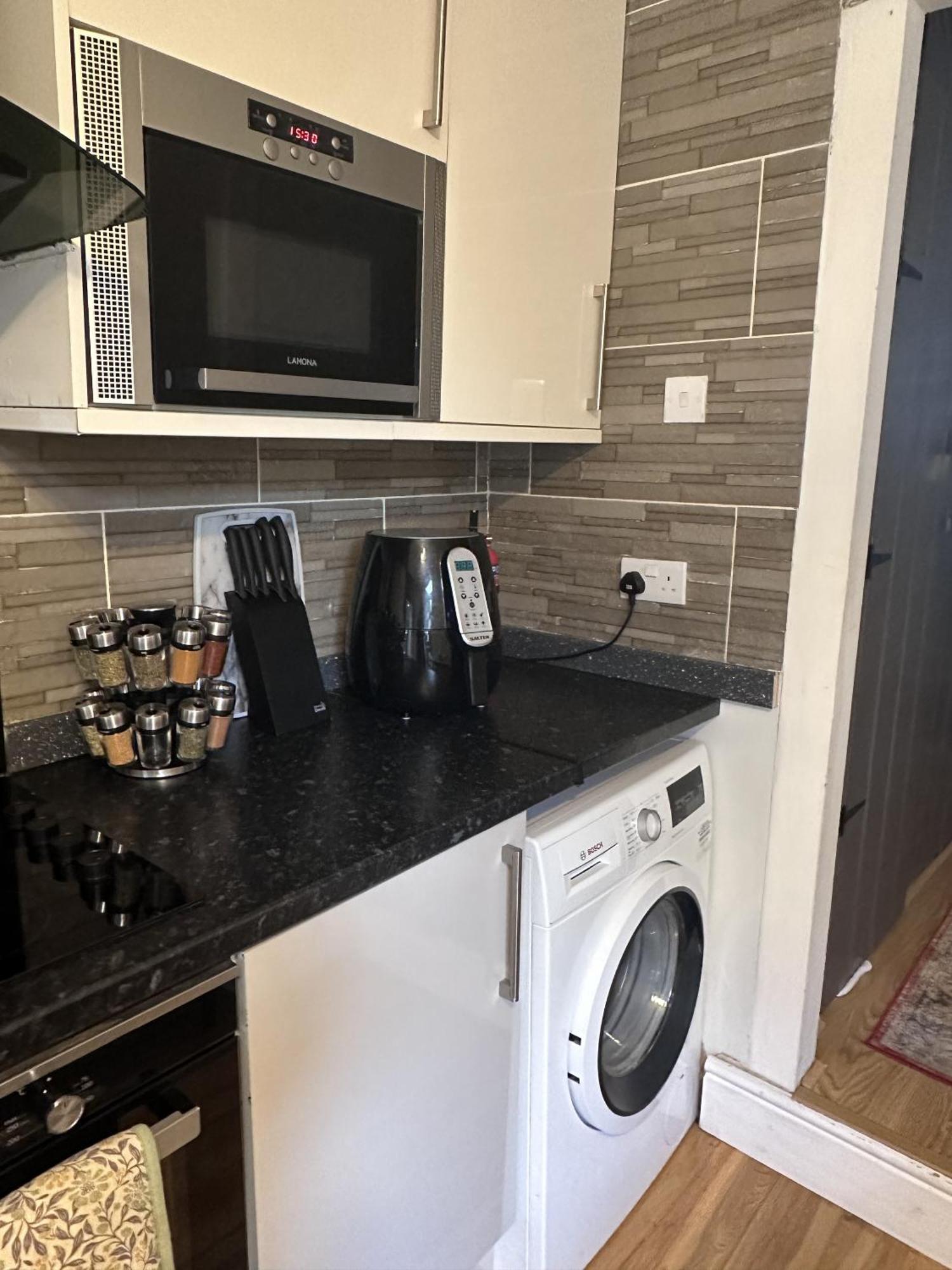 Holiday home Adanhouse-stockland Spacious 5 Bedroom House Sleeps 12 Private Garden *