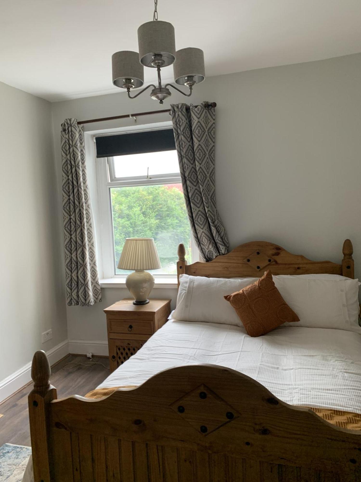 Adanhouse-stockland Spacious 5 Bedroom House Sleeps 12 Private Garden Holiday home