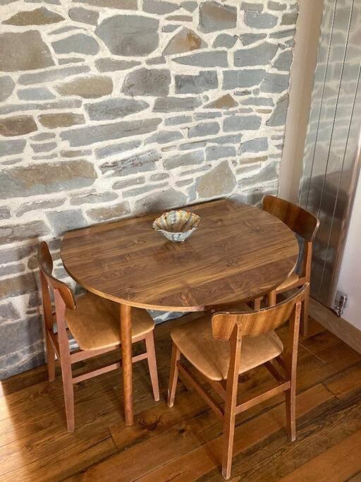 Apartment 2 Bed With Views 4 Train Stops To Centre *