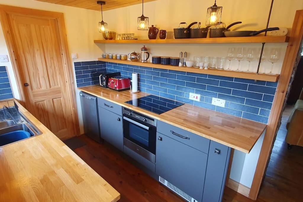 2 Bed With Views 4 Train Stops To Centre * Cardiff