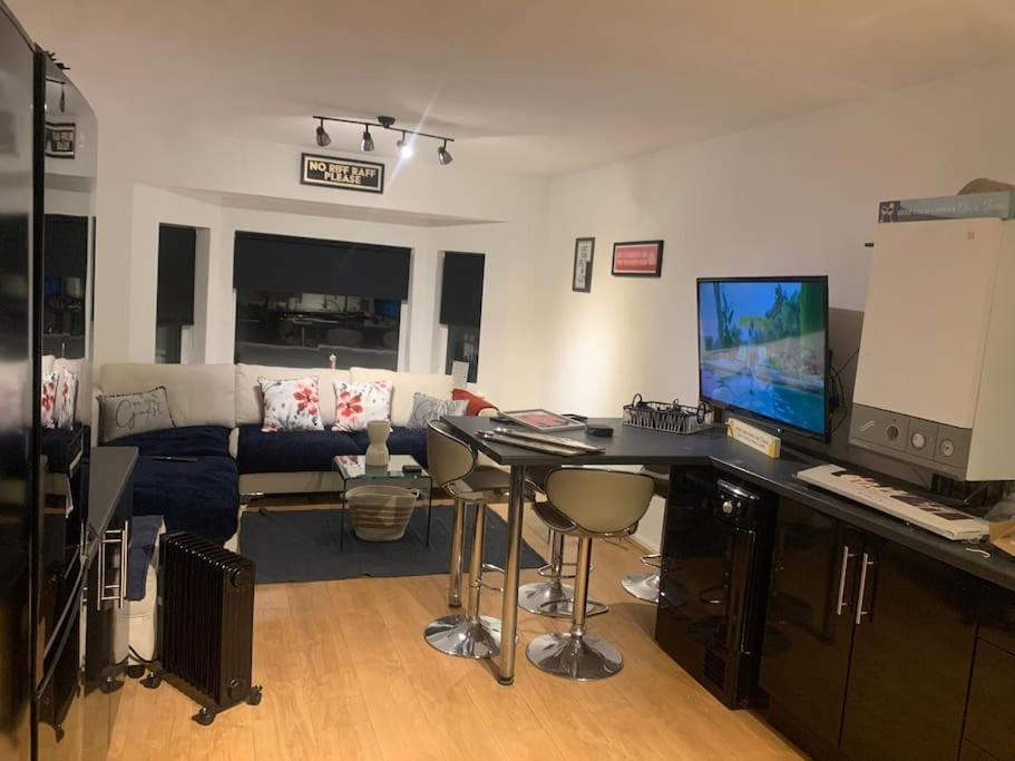 By Lushlets - Hen, Stag, Rugby, & Group Caters For 60 Guests Ask! Apartment Cardiff