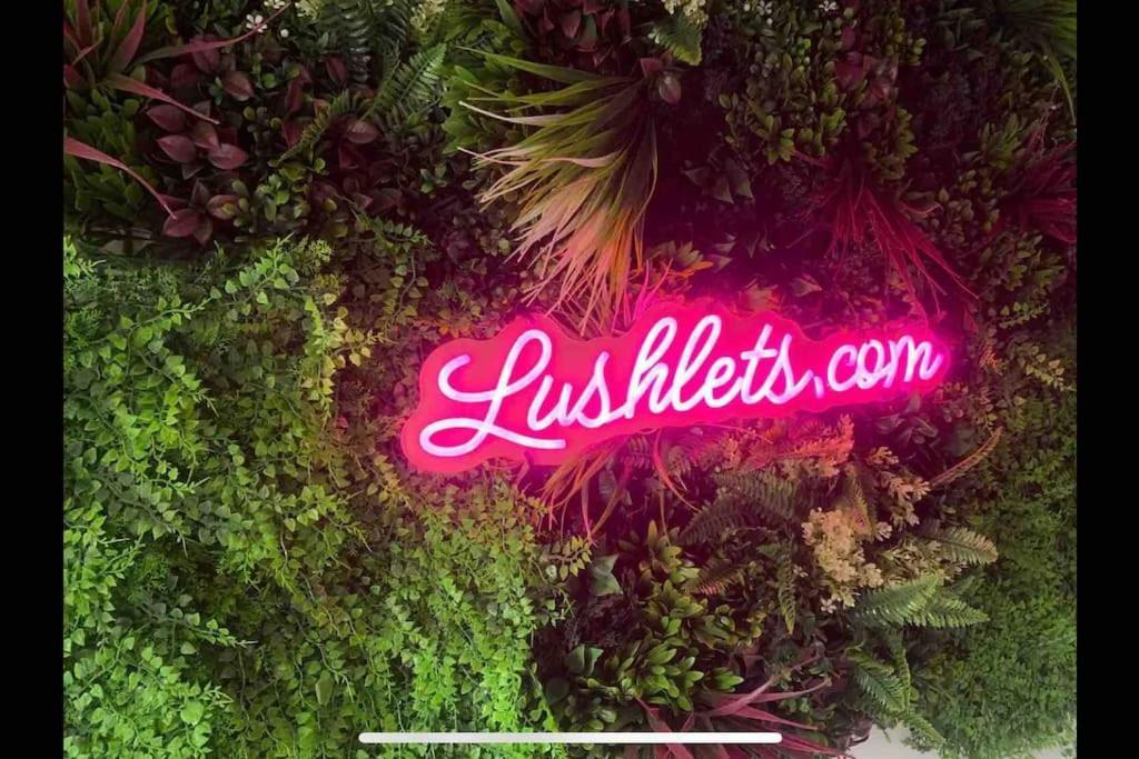 Apartment By Lushlets - Hen, Stag, Rugby, & Group Caters For 60 Guests Ask! *