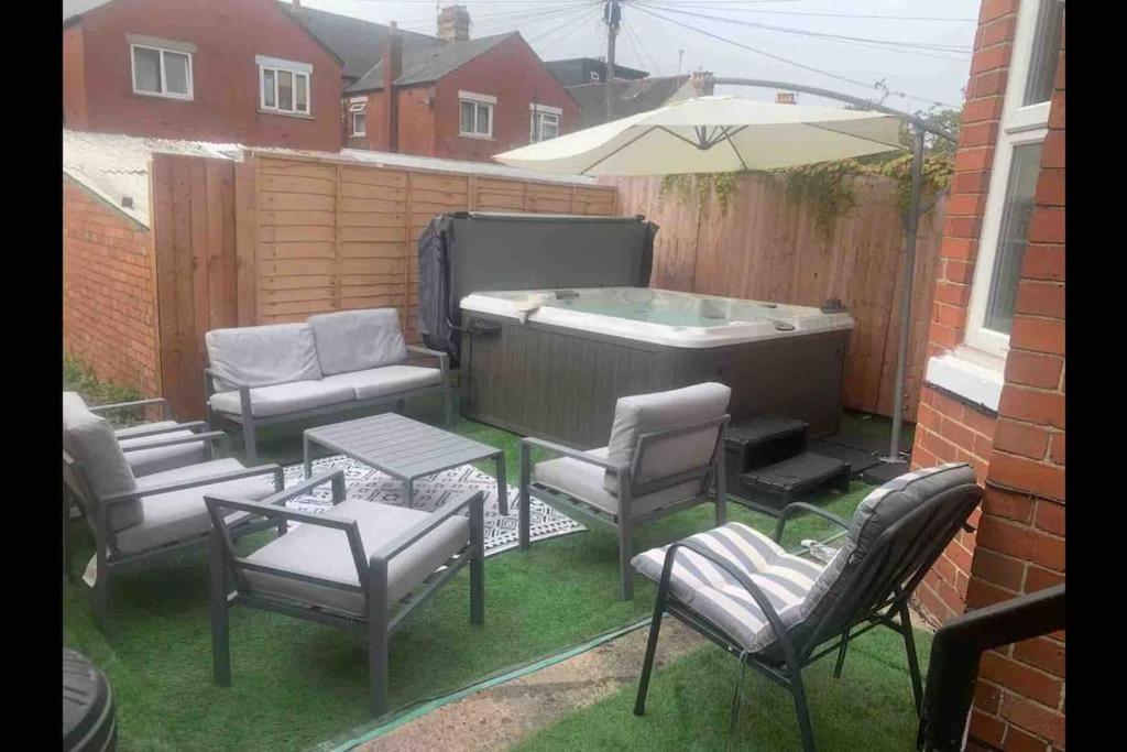 Apartment By Lushlets - Hen, Stag, Rugby, & Group Caters For 60 Guests Ask! *