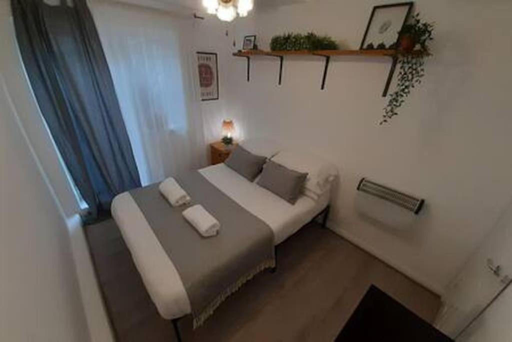 Cosy - Stylish - Close To Centre Apartment *