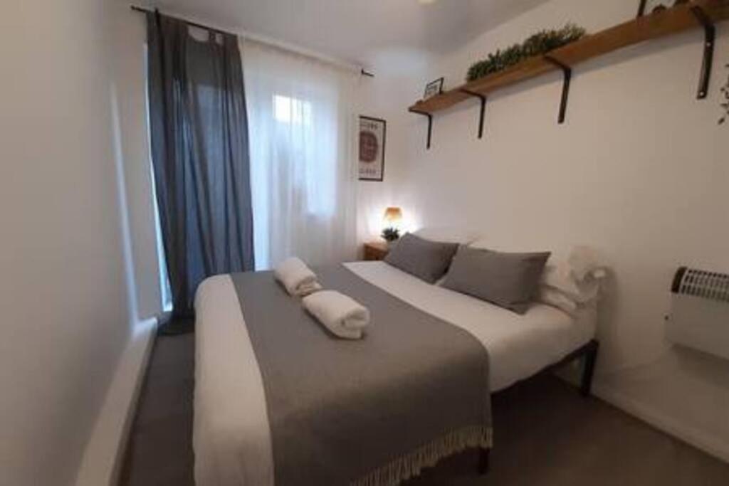 Cosy - Stylish - Close To Centre Apartment