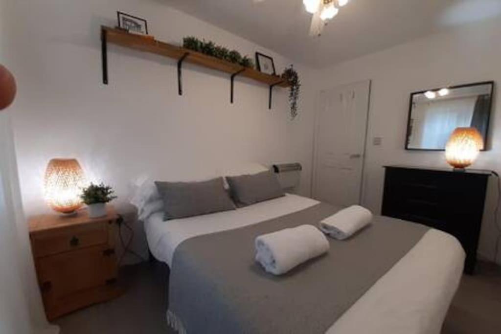 Cosy - Stylish - Close To Centre Apartment *