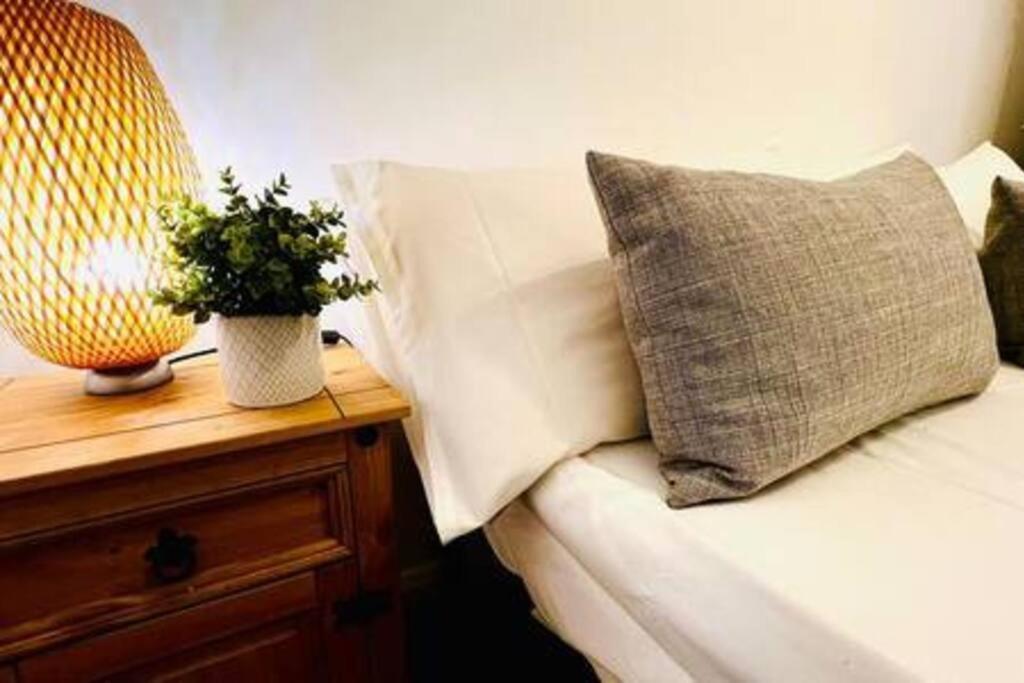 Cosy - Stylish - Close To Centre *