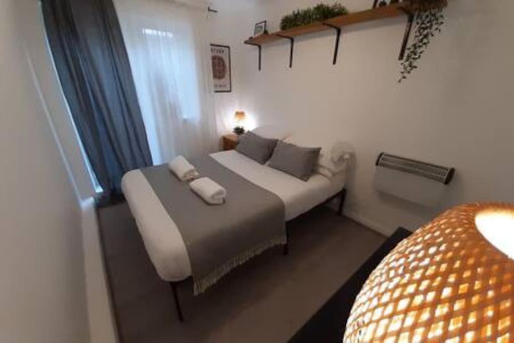 Cosy - Stylish - Close To Centre Apartment *
