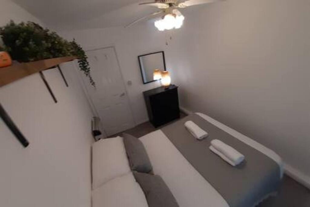 Cosy - Stylish - Close To Centre Apartment