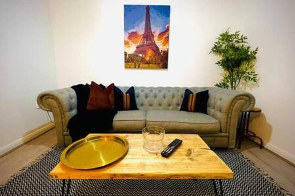 Cosy - Stylish - Close To Centre Apartment