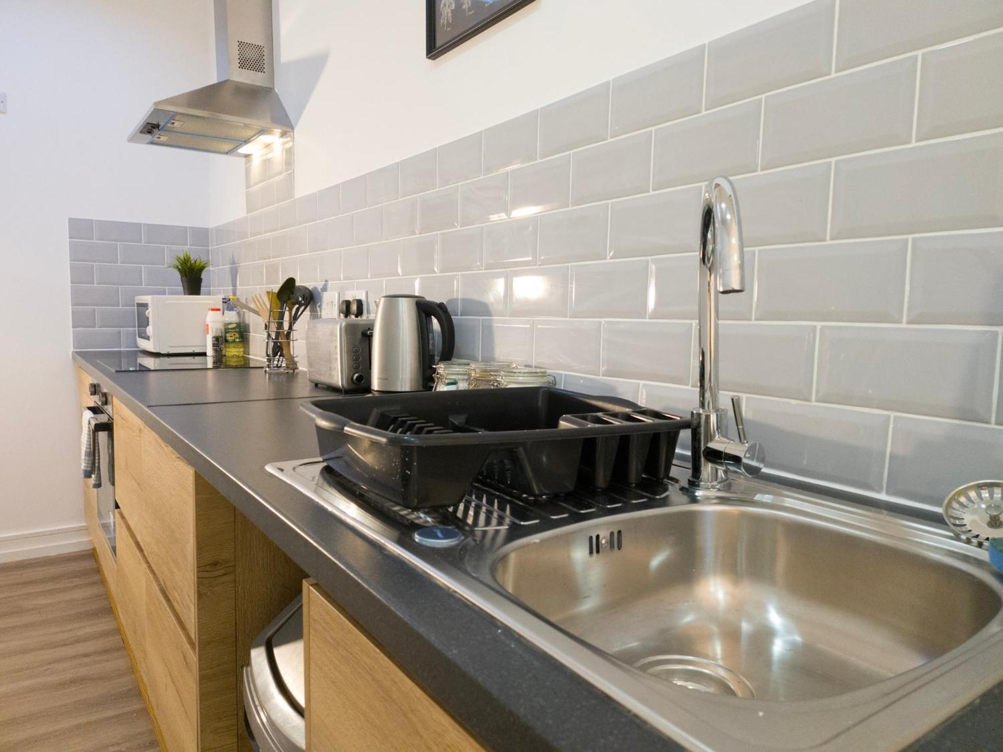Apartment Plenty Of Parking Available; 3 Bedroom By Promise Cardiff