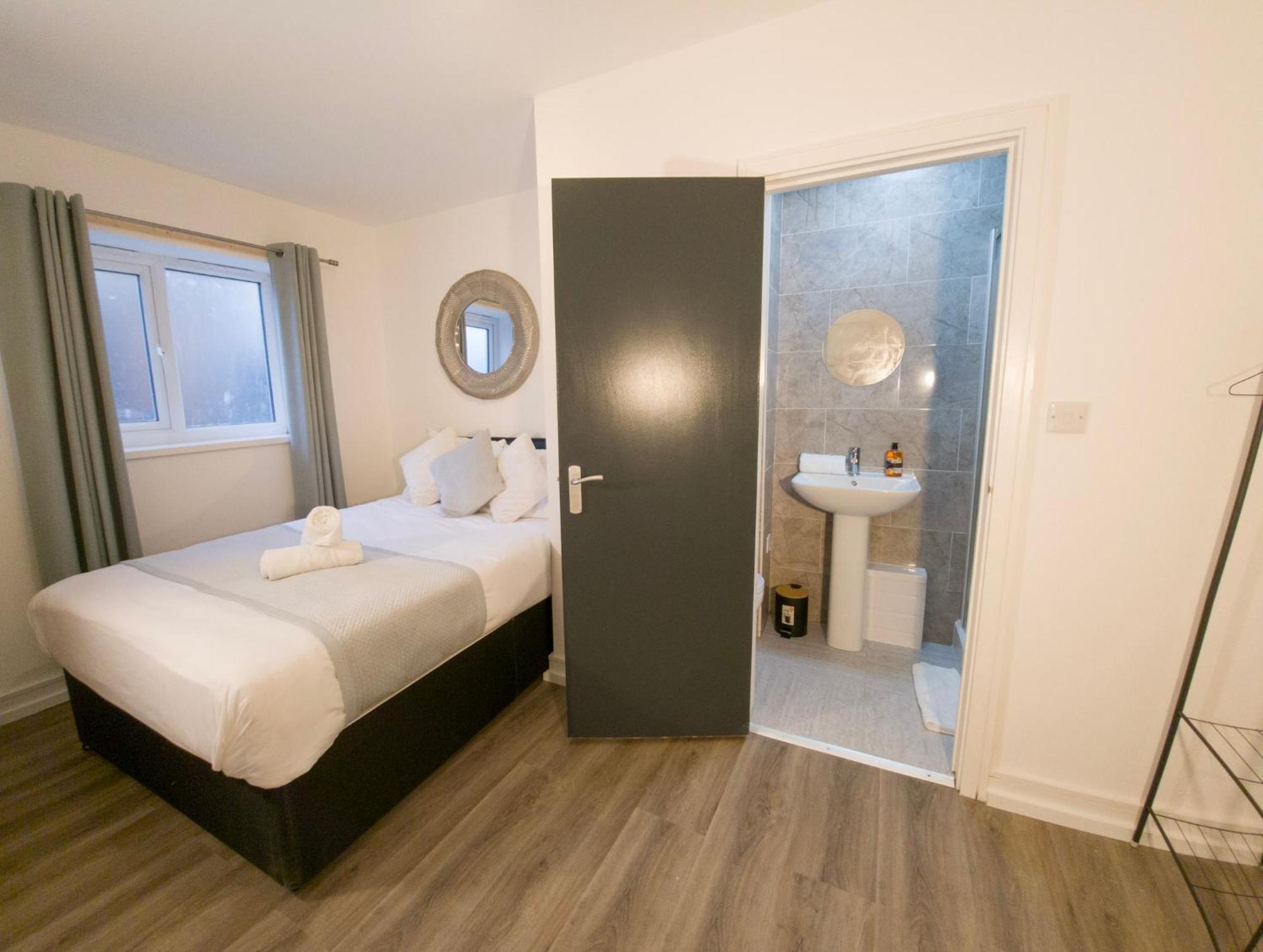 Plenty Of Parking Available; 3 Bedroom By Promise Apartment *