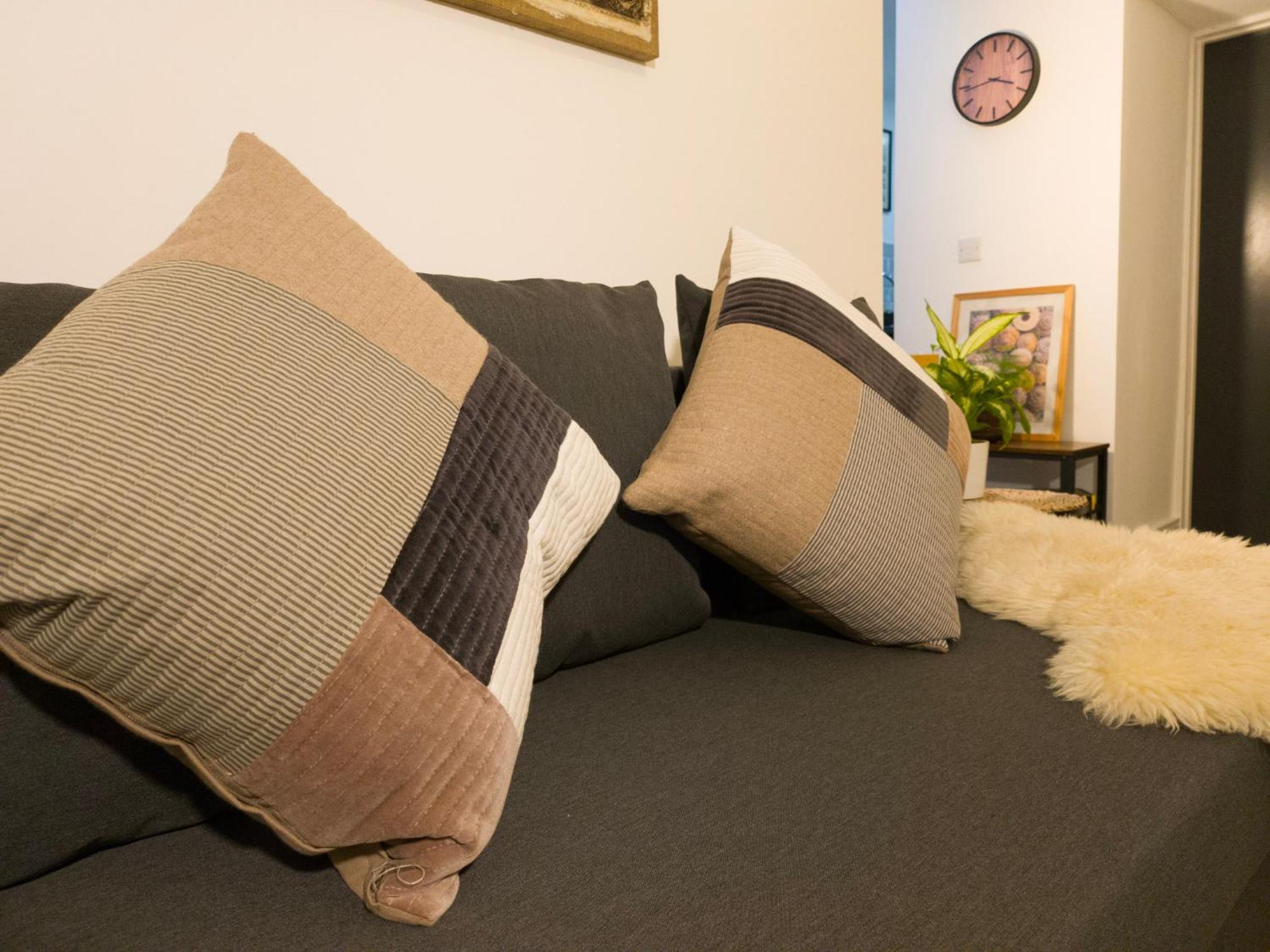 Apartment Plenty Of Parking Available; 3 Bedroom By Promise Cardiff