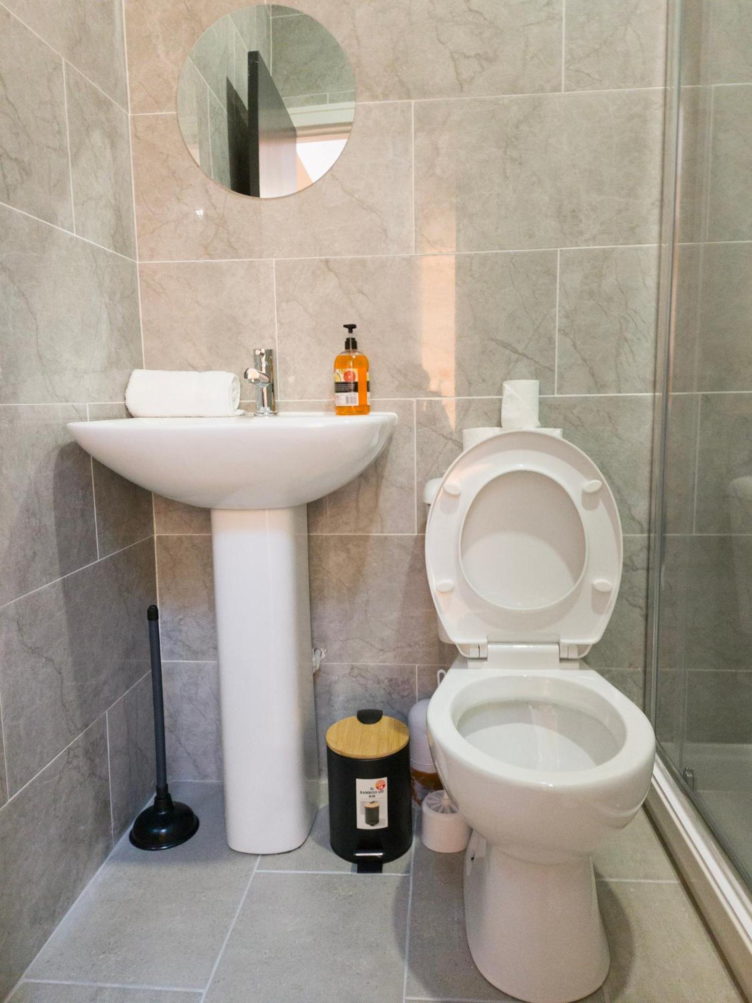 Plenty Of Parking Available; 3 Bedroom By Promise * Cardiff