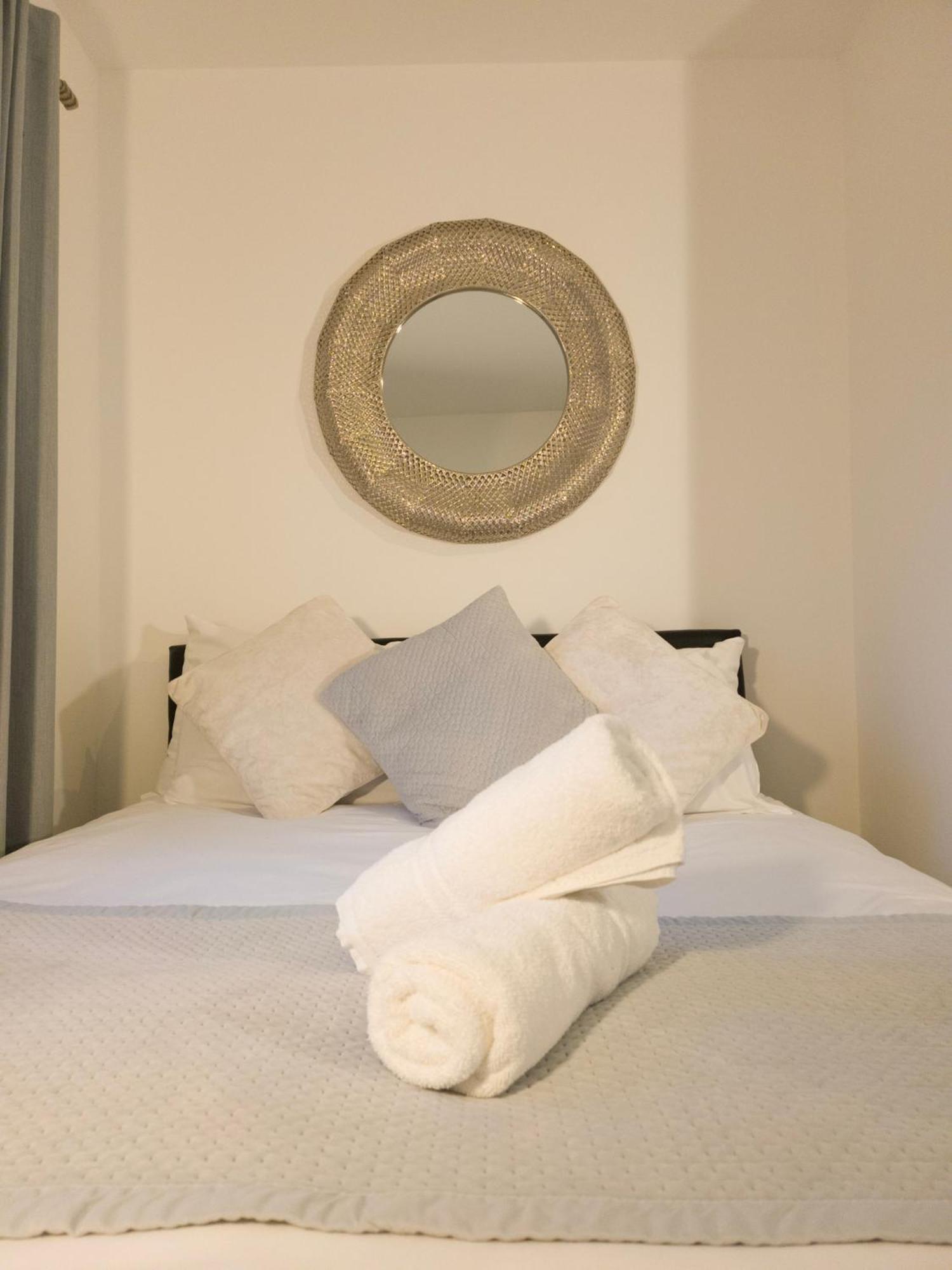 Apartment Plenty Of Parking Available; 3 Bedroom By Promise *