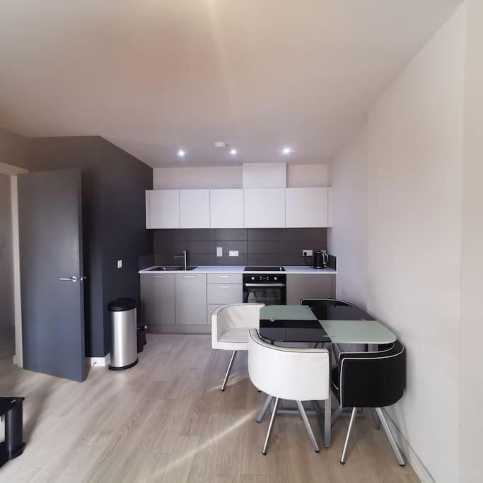 1 Bed In Bay -dixie Buildings Cardiff