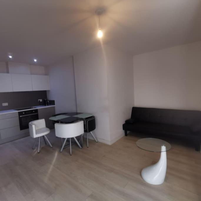 1 Bed In Bay -dixie Buildings *